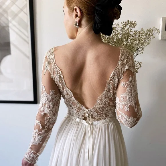 Anne Barge Leyland Wedding Gown - Picture 7 of 16